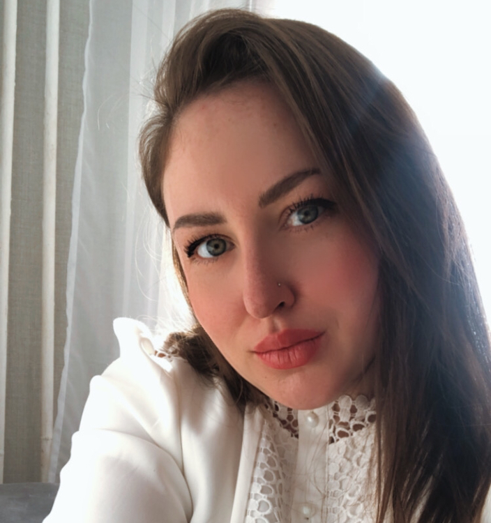 Аня