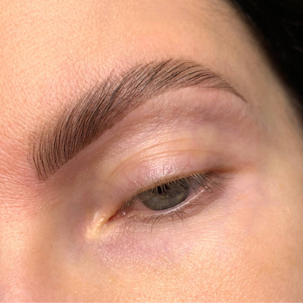 Осветление бровей + коррекция