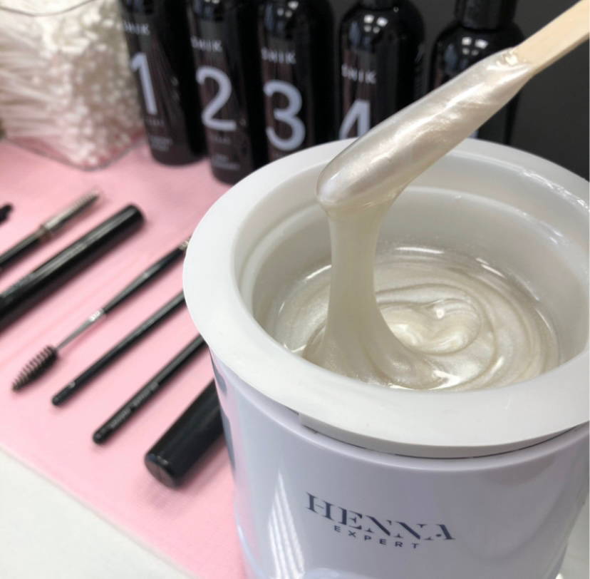 Восковая эпиляция лица (2 зоны) - например, верхняя губа + подбородок