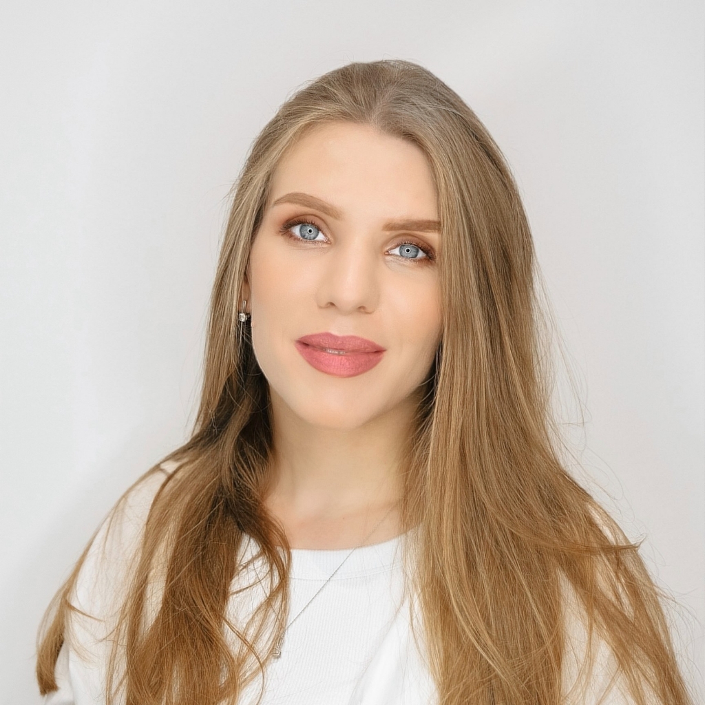 Елена Романова