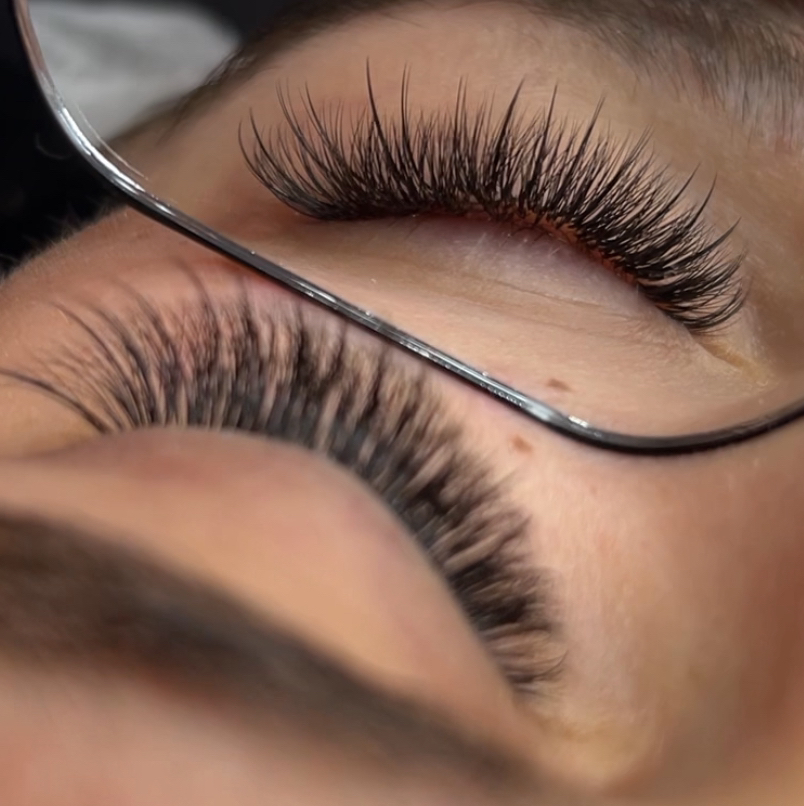 Нарощення вій КЛАСИКА