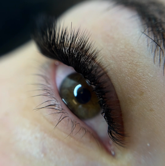 Нарощення вій 3д