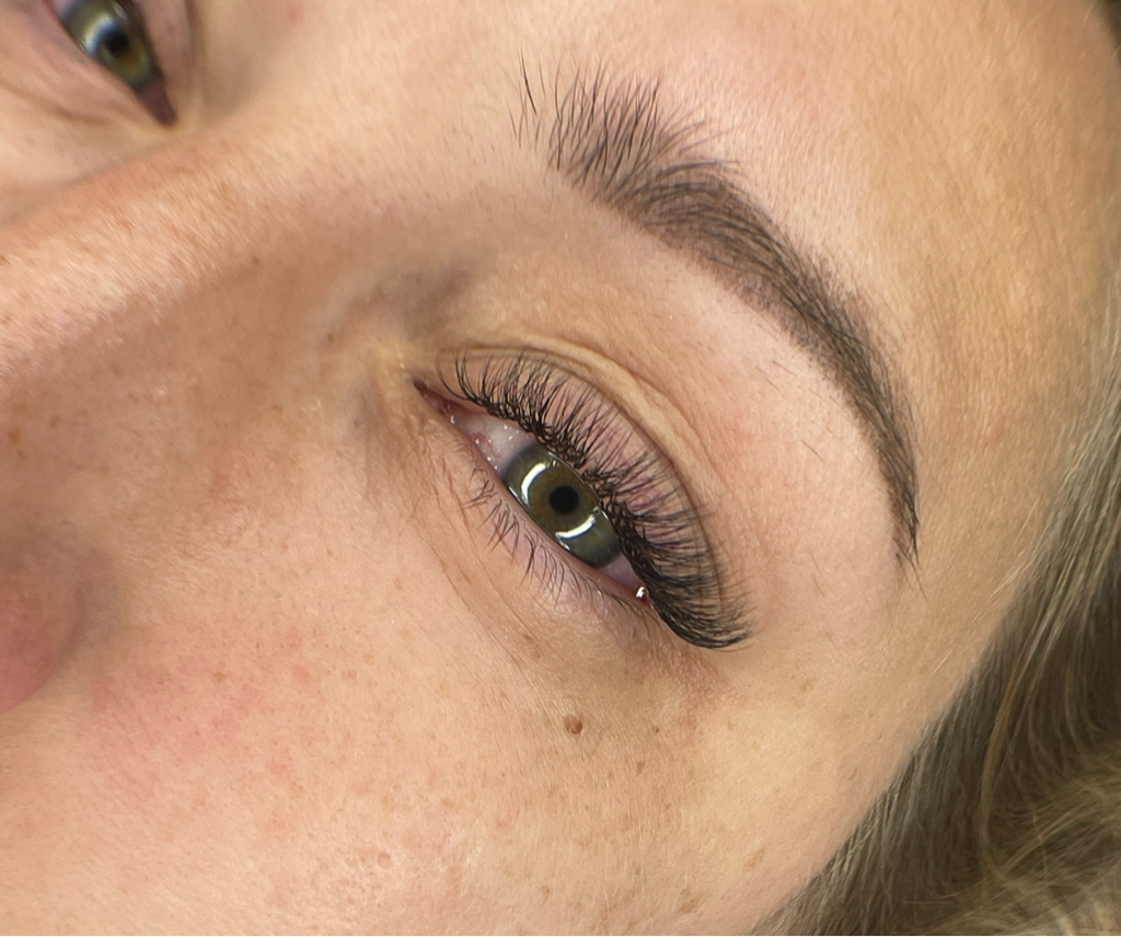 Наращивание ресниц 2D