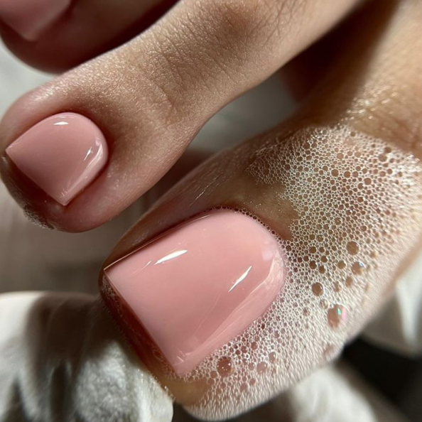 Педикюр обработка ногтей с покрытием гель-лак