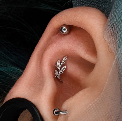 ПИРСИНГ CONCH (украшение не входит в стоимость)