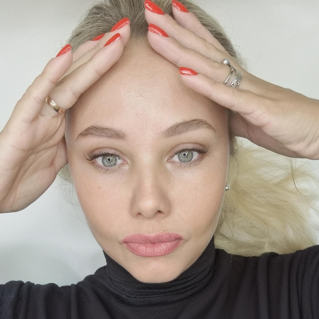 Мила Попова