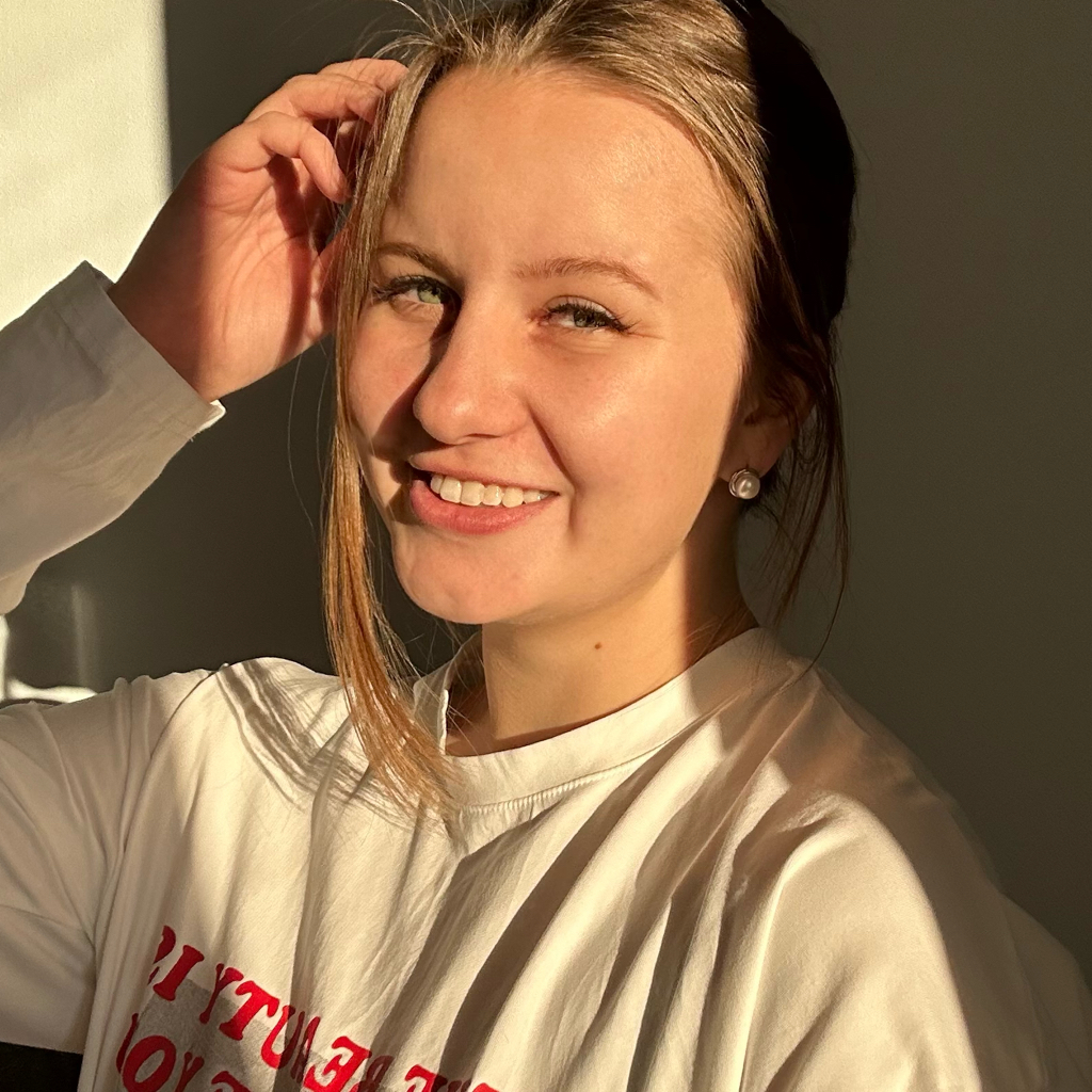 Анна Мирошникова