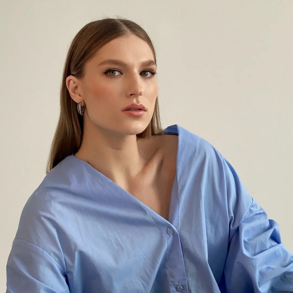 Алина Ковзова