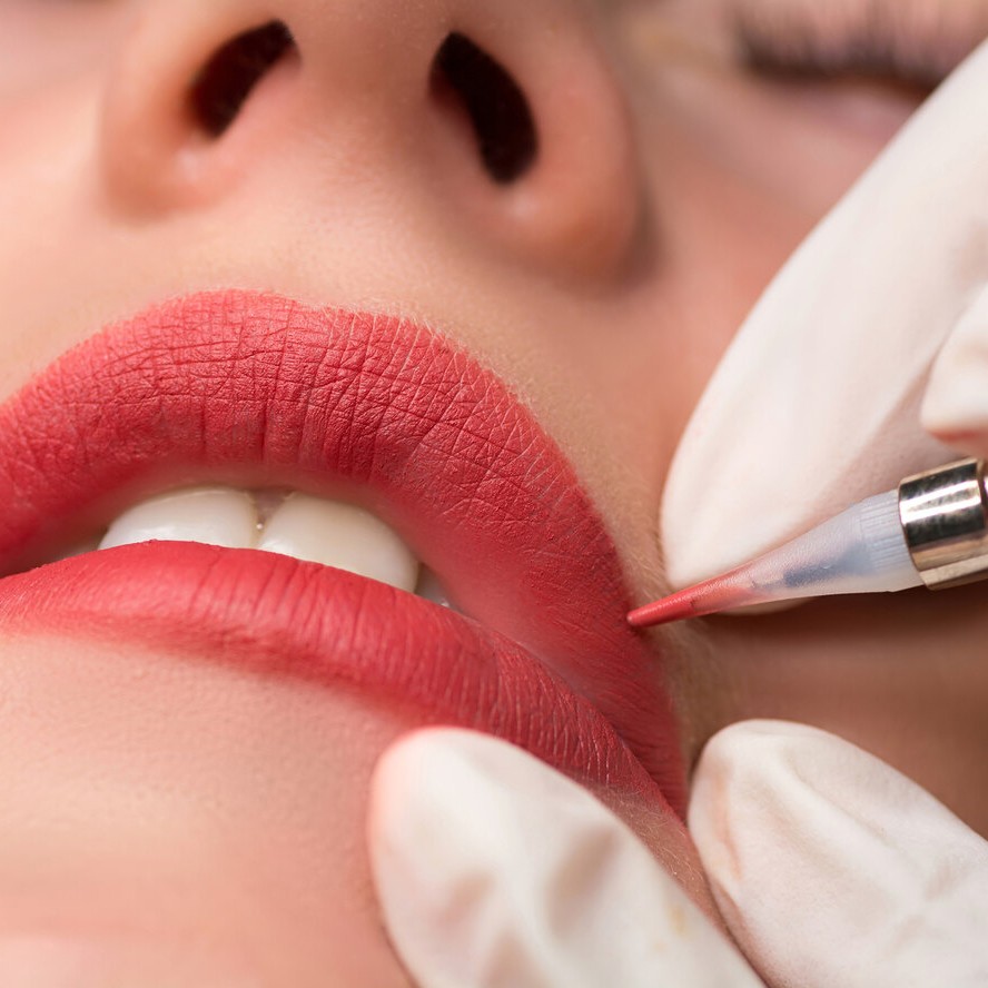 Коррекция перманентного макияжа губ