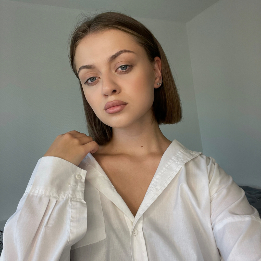 Юля Романова